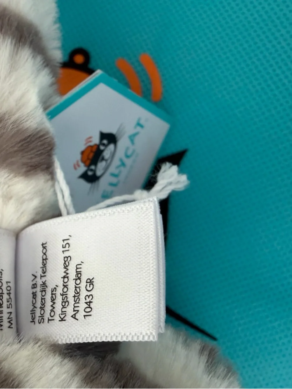 Jellycat SACHA SNOW TIGER - Little 11